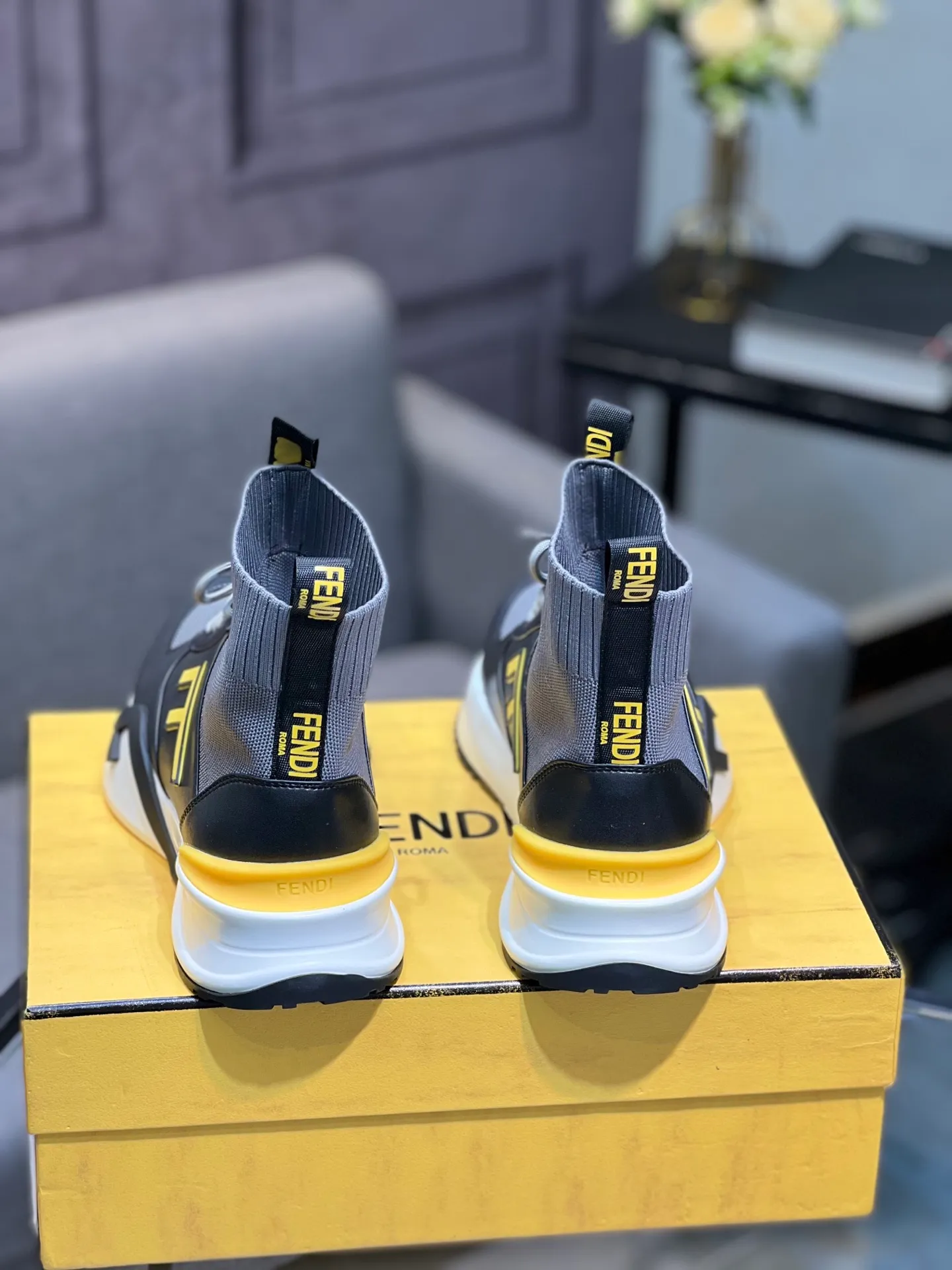 Men's shoes 💰580 FENDI men's fashion casual shoes 👟Hot sale🔥Official website 1:1 replica ⬆️Original quality - Original leather - Original breathable mesh lining Original outsole 1:1 replica, code number 38-44 (45-46 customized)